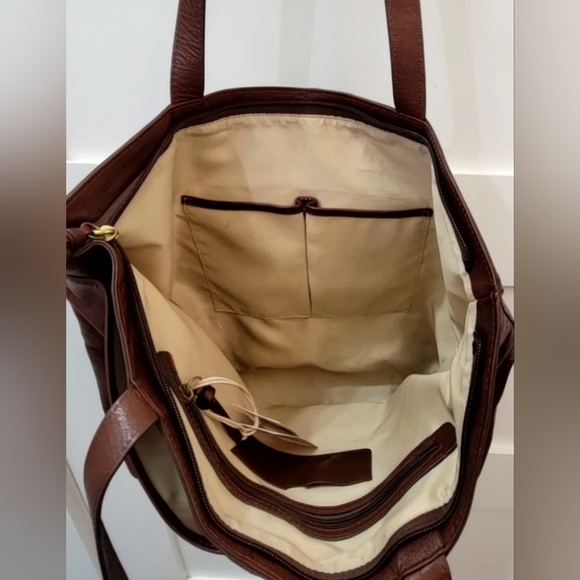 Lucky Brand Kora Leather Zippered Shoulder Bag w/Leather Wristlet Included - Picture 6 of 14